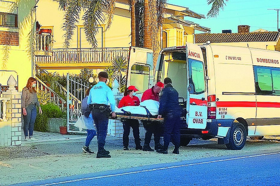 Mulheres encontradas mortas na mesma cama