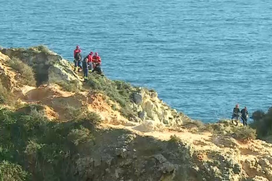 Homem cai de arriba na Ponta da Piedade, em Lagos