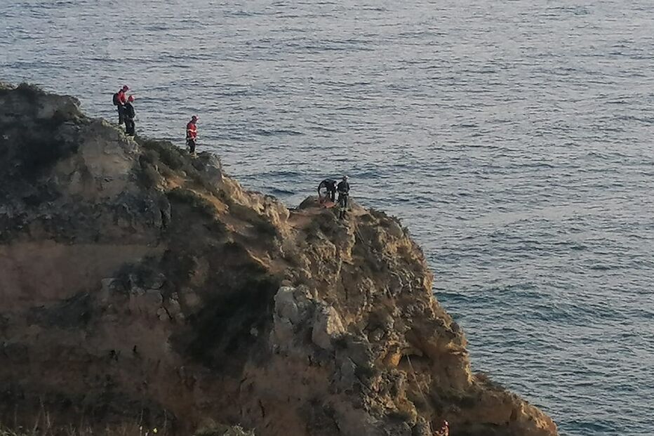Homem cai de arriba na Ponta da Piedade, em Lagos