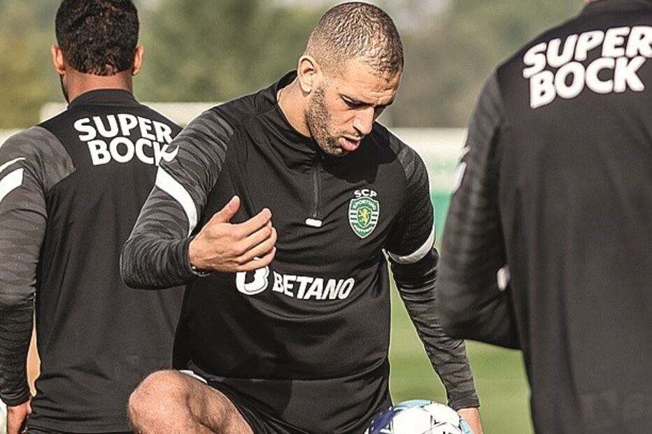 Slimani já treina e até pode formar dupla com o internacional português 