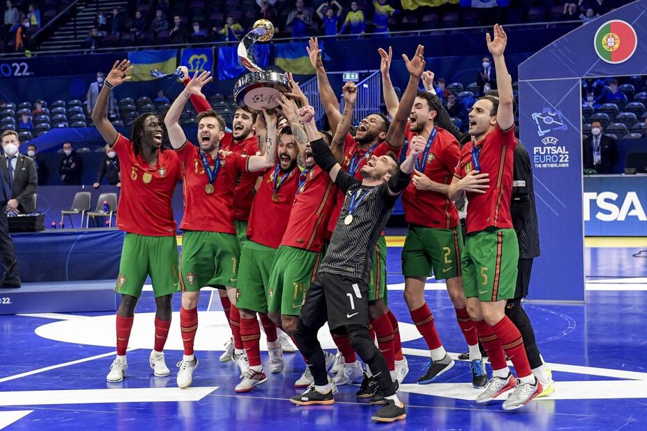 Jogadores festejaram a revalidação do título