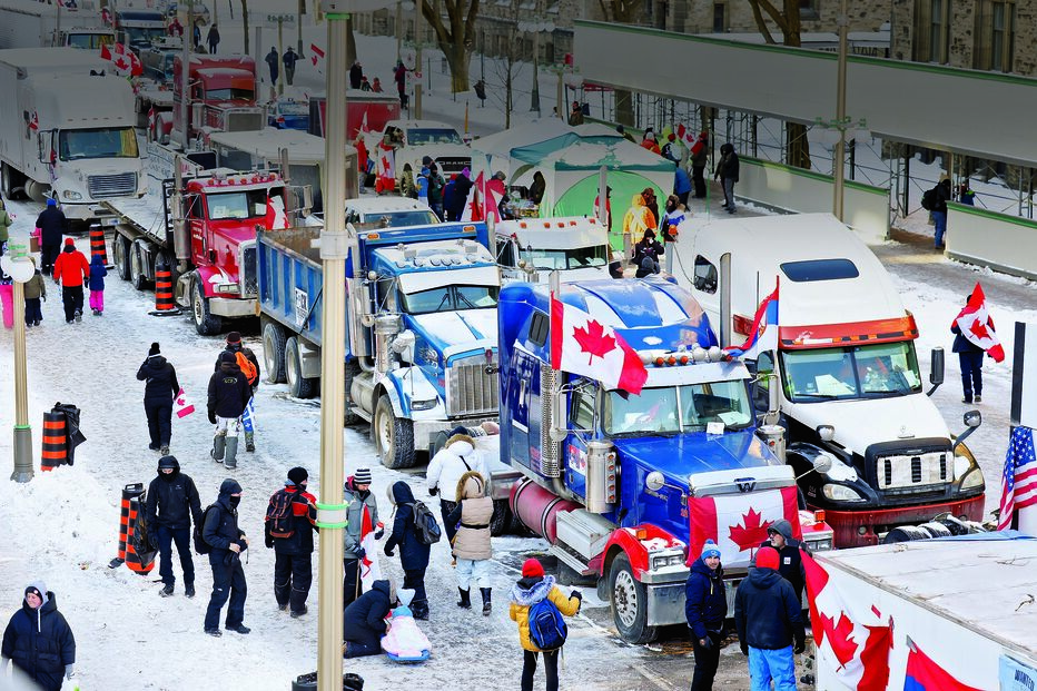 Centenas de camiões semeiam o caos na capital canadiana desde o final de de janeiro, num protesto sem fim à vista 