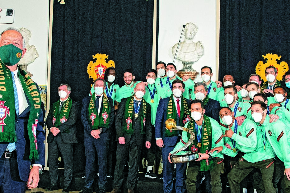 Marcelo Rebelo de Sousa tirou ‘selfie’ com os bicampeões europeus