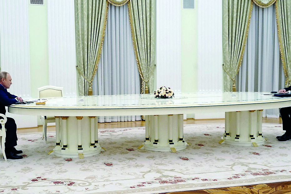 Putin recebeu Macron em Moscovo para debater formas de pôr fim à escalada bélica na Ucrânia e evitar um conflito que ameaça alastrar a outros países 