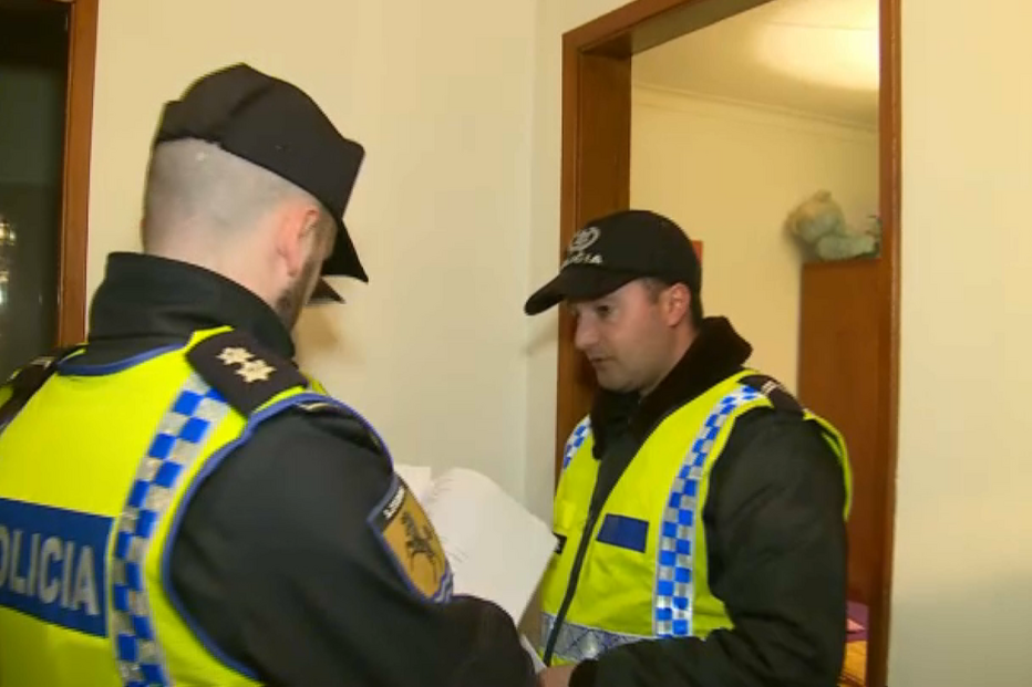 Mulher parte as duas pernas a fugir do marido agressor em Lisboa 