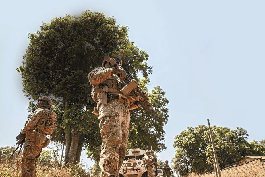 Salvar vidas em África: Comandos caçam grupos armados e protegem civis 