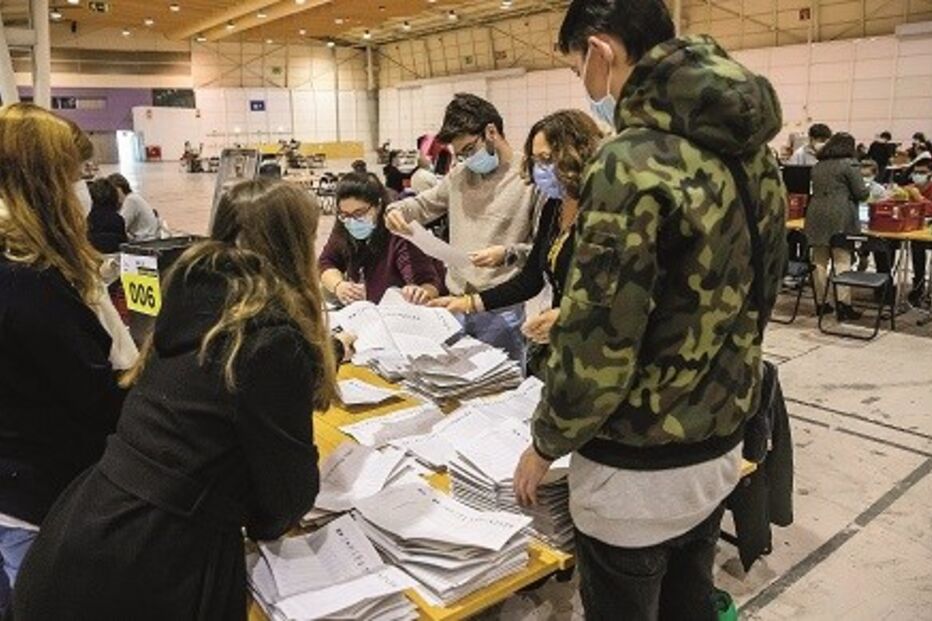 Mais de milhar e meio de votos dos emigrantes foram excluídos da contagem