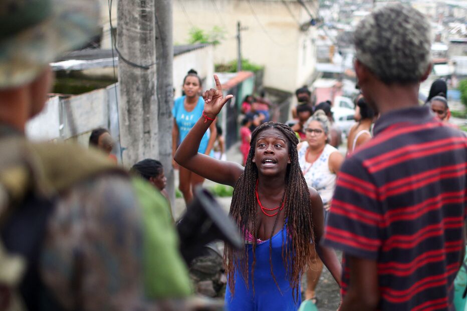 Oito homens são mortos pela polícia em favela do Rio de Janeiro 