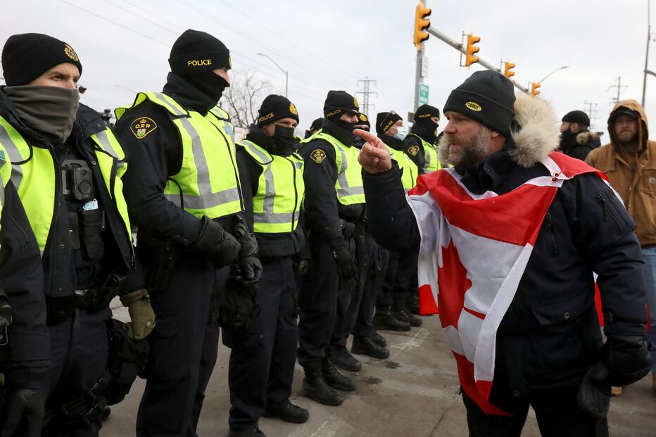 2022-02-12_16_19_14 2022-02-12T154049Z_902134900_RC2EIS9O4T9H_RTRMADP_3_HEALTH-CORONAVIRUS-CANADA-TRUCKING.JPG