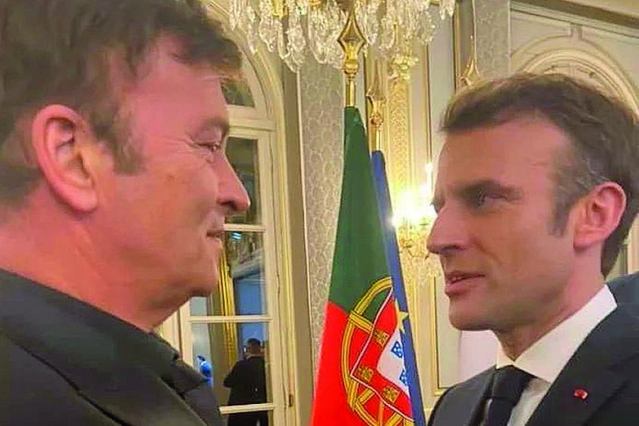 O cantor com o Chefe de Estado francês, Macron