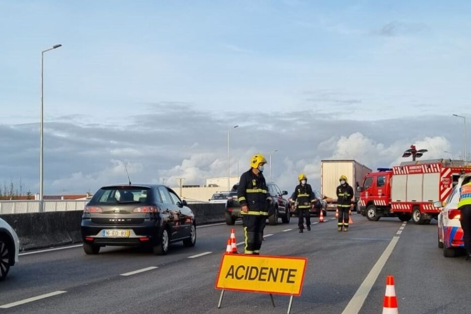 Acidente entre uma bicicleta e um carro em Aveiro	