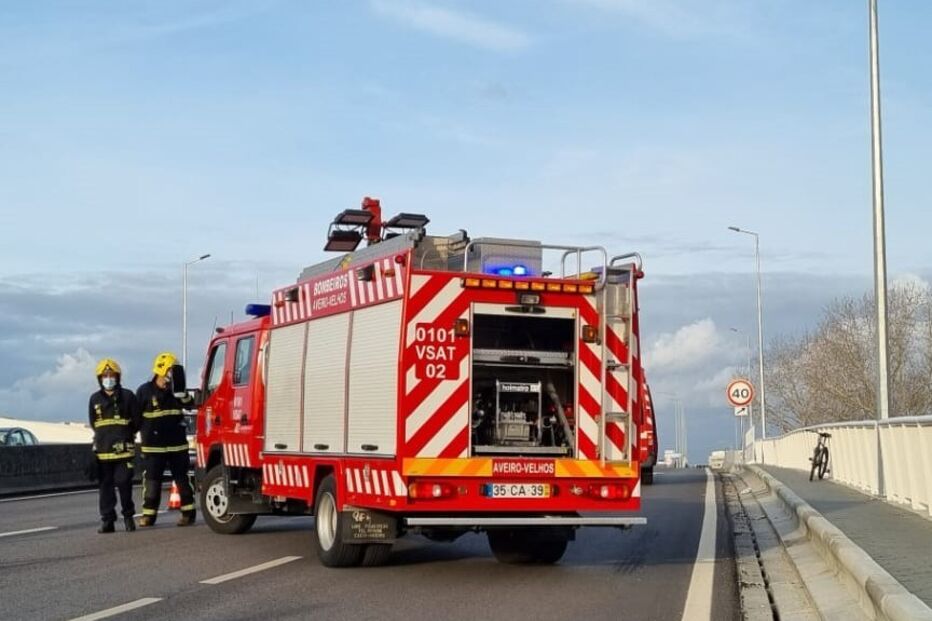 Acidente entre uma bicicleta e um carro em Aveiro	