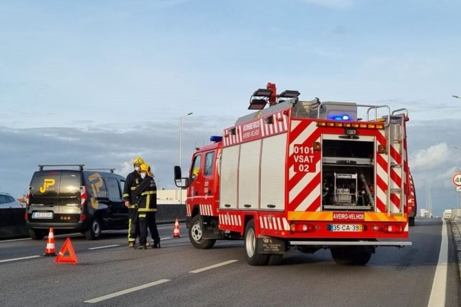 Acidente entre uma bicicleta e um carro em Aveiro	