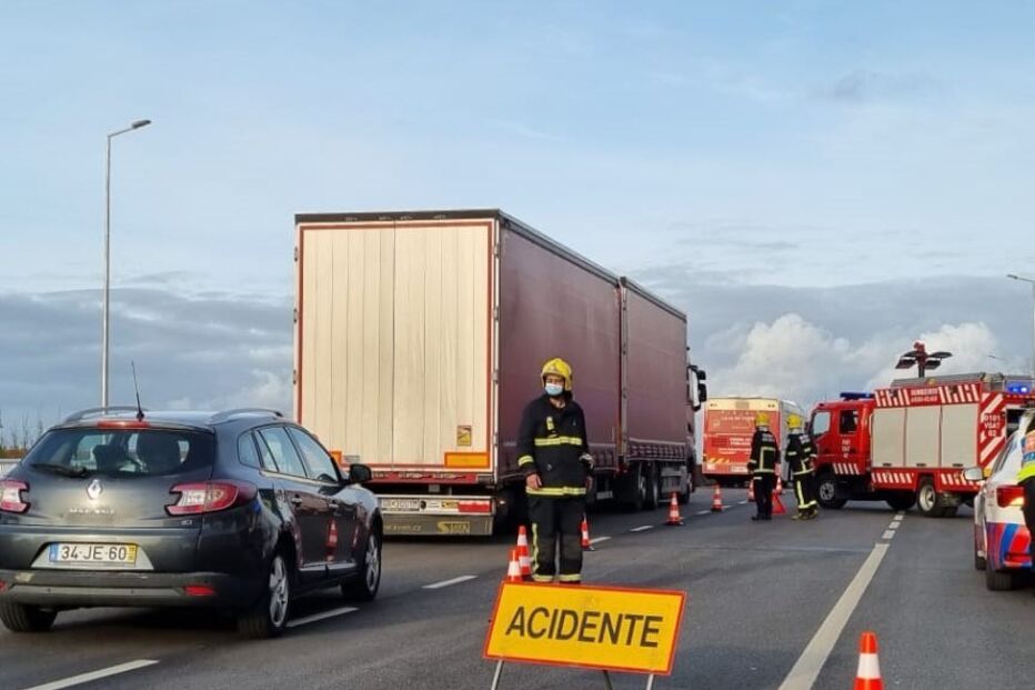 Acidente entre uma bicicleta e um carro em Aveiro	