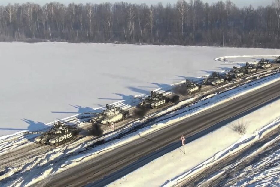 Tanques russos na fronteira junto à Ucrânia