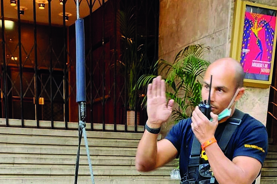 David Chan a preparar uma cena da série da Netflix ‘Glória’  