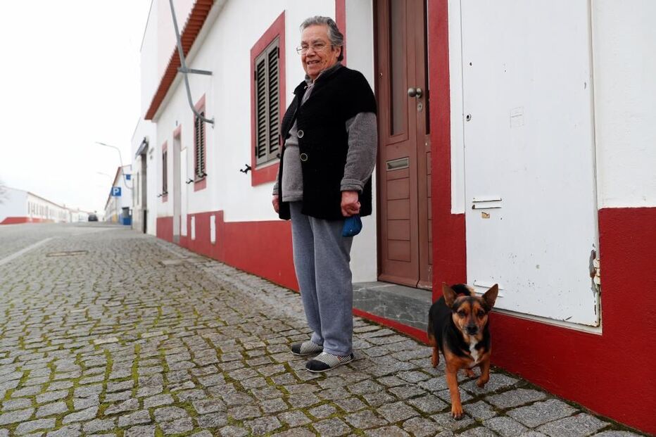 Moradores da Aldeia da Luz afeiçoaram-se à nova aldeia mas sonham com a antiga