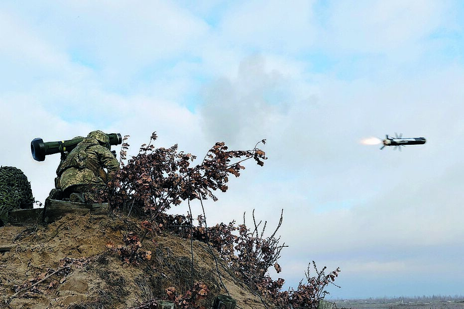 Treinos intensificam-se de ambos os lados da fronteira