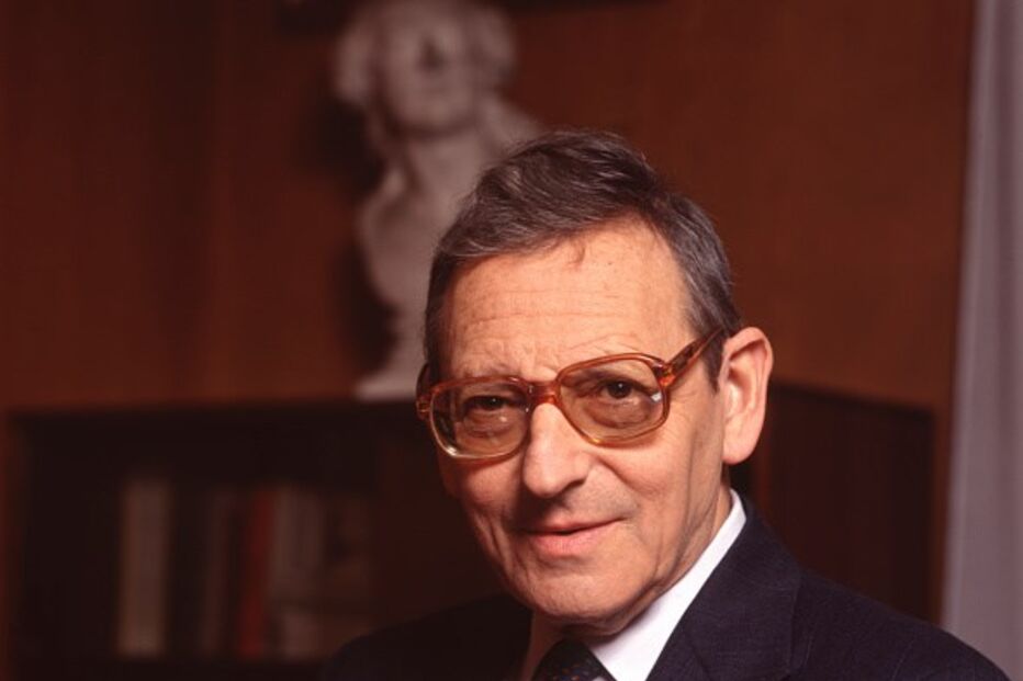 Morreu François Gros, biólogo francês 'pai' do RNA mensageiro