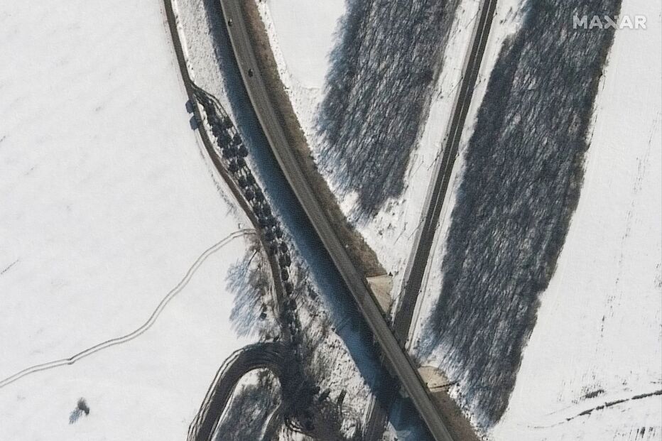 Imagem de satélite mostra um batalhão de forças russas blindadas a ir para o sul, em Soloti, Rússia