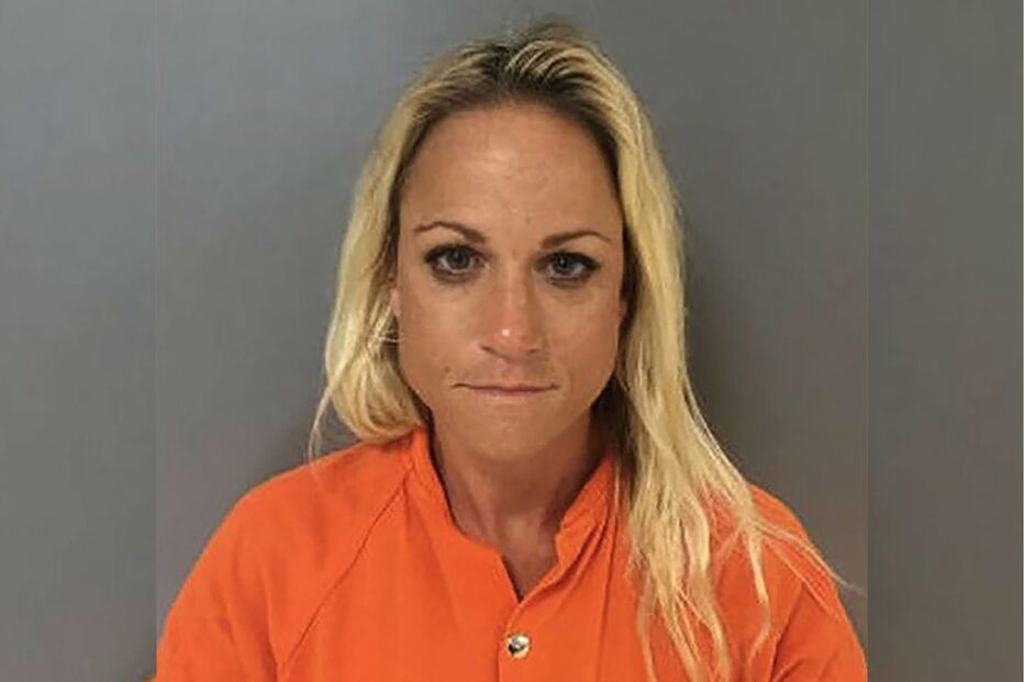 Ex-professora, alunos, queques, sémen, marido