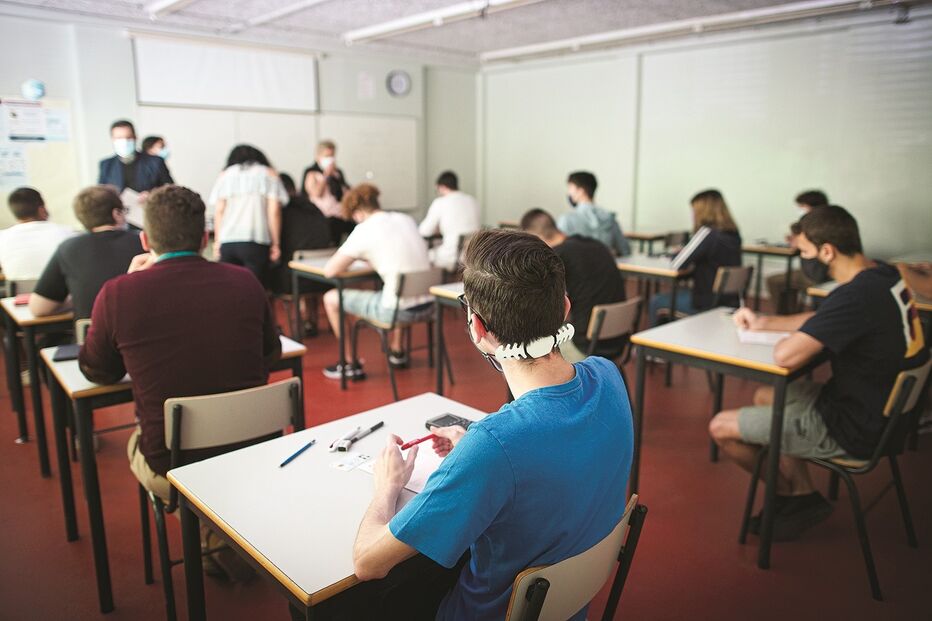 Alunos vão enfrentar exames em pandemia pelo terceiro ano seguido 