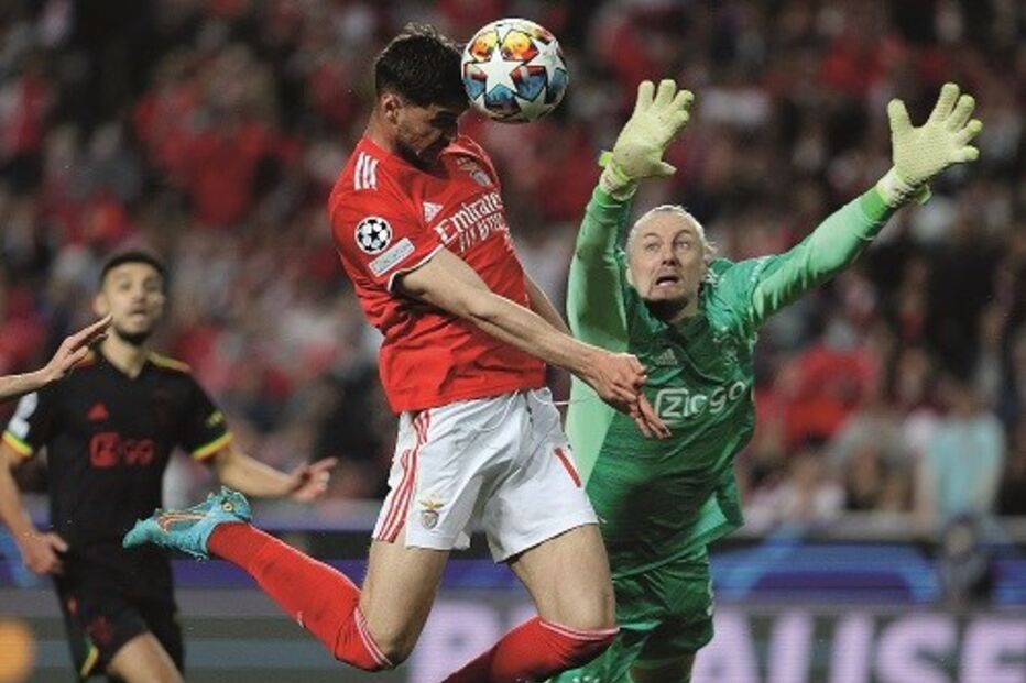 Golo de Yaremchuk dá alento ao Benfica para o segundo jogo