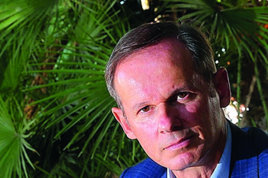 José Rodrigues dos Santos com o seu livro