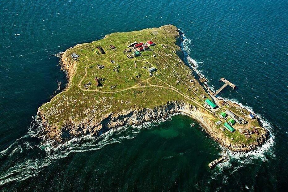  ilha de Zmiinyi, a sul do porto de Odessa