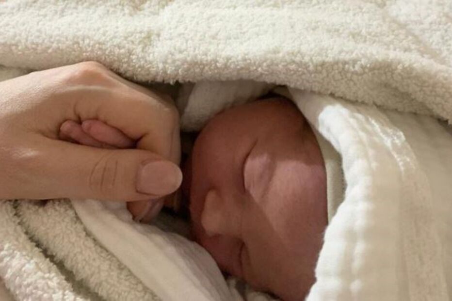 Mia, a bebé que nasceu num abrigo anti-bombas em Kiev 