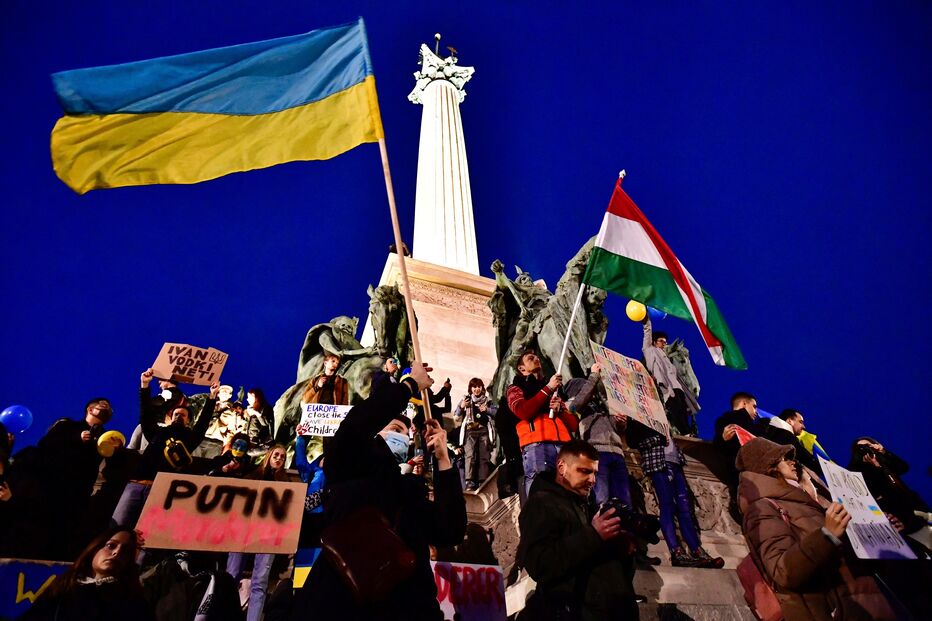 Milhares de pessoas em várias cidades manifestam-se contra Putin	
