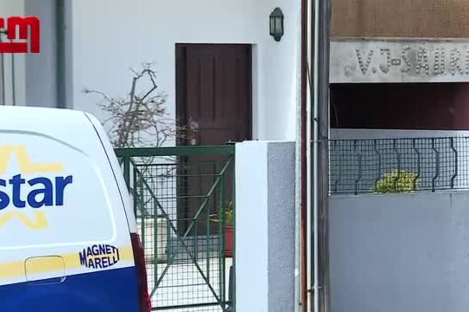 Idoso encontrado morto dentro de casa em Gaia. Mulher da vítima foi esfaqueada nas costas