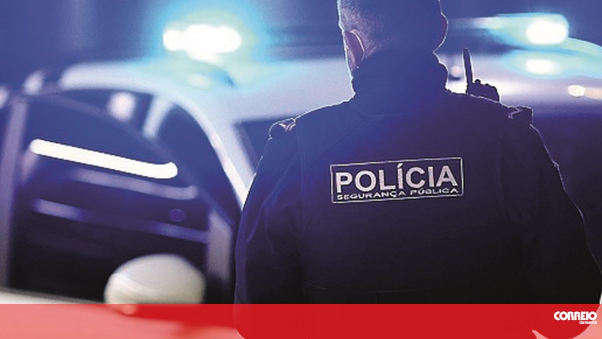 In Porto, three young men attacked and robbed a taxi driver