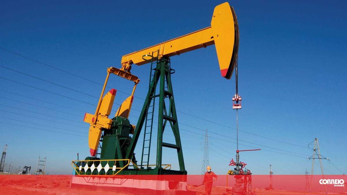 Venezuelan state oil company suspends oil supplies to Europe