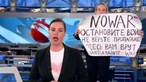 Jornalista russa que mostrou cartaz contra a guerra na Ucrânia multada novamente