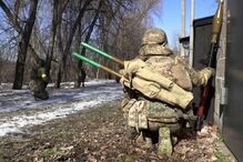 Vídeo mostra tropas ucranianas a combater forças russas em vila próxima de Kiev