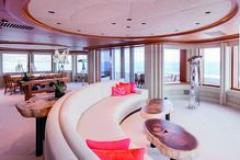 ‘Solaris’ destaca-se pela segurança e pelo interior luxuoso, que acomoda até 36 convidados 