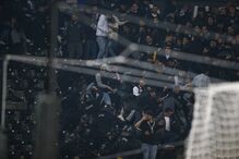 Confronto entre adeptos e polícias no jogo V. Guimarães-Sporting