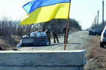 Vigilância. Militares das forças ucranianas ocupam um posto de controlo em Kharkiv. 