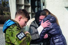 Desolação. Liudmyla chora a morte do filho, o soldado Vladyslav Buvalkin, em Kiev.
