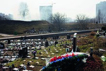 Morte. Imagem de um cemitério na capital da Ucrânia. Kiev está sob ataque das forças russas.