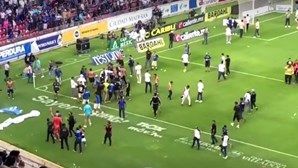 México suspende futebol após 22 feridos em confrontos num estádio