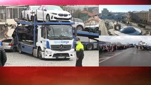  Camião embate contra casa e carro estacionado em Santo Tirso