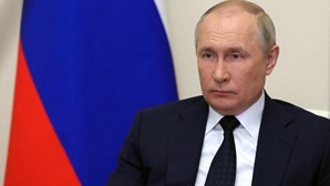 Vladimir Putin vai ser operado a cancro. Liderança russa muda temporariamente