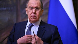 Lavrov acusa ocidente de declarar "guerra total" à Rússia