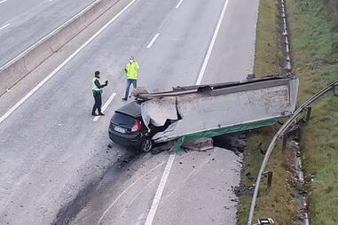 Reboque de camião solta-se e provoca acidente com carro em Santa Comba Dão