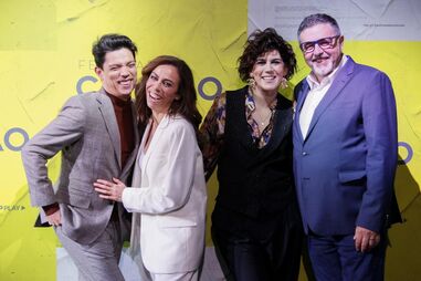 Os apresentadores do Festival da Canção