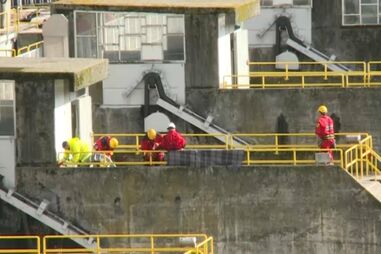 Dois trabalhadores morrem após grua soltar-se e caírem à água na albufeira da Barragem do Fratel