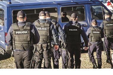 PSP nega agressões mas investiga denúncia de bastonadas a menor na Amadora