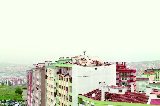 Novas imagens mostram rasto de destruição causado pela explosão de gás no interior do prédio na Amadora